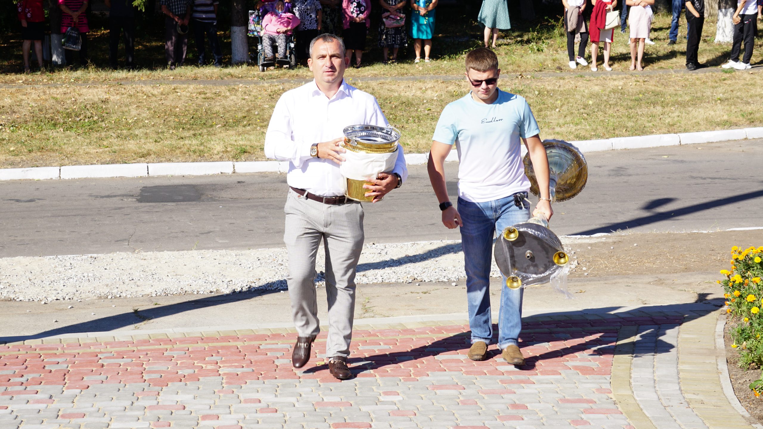 У Зеленькові, що на Тальнівщині, відбулося відкриття та освячення новозбудованого храму Преображення Господнього (Відео)