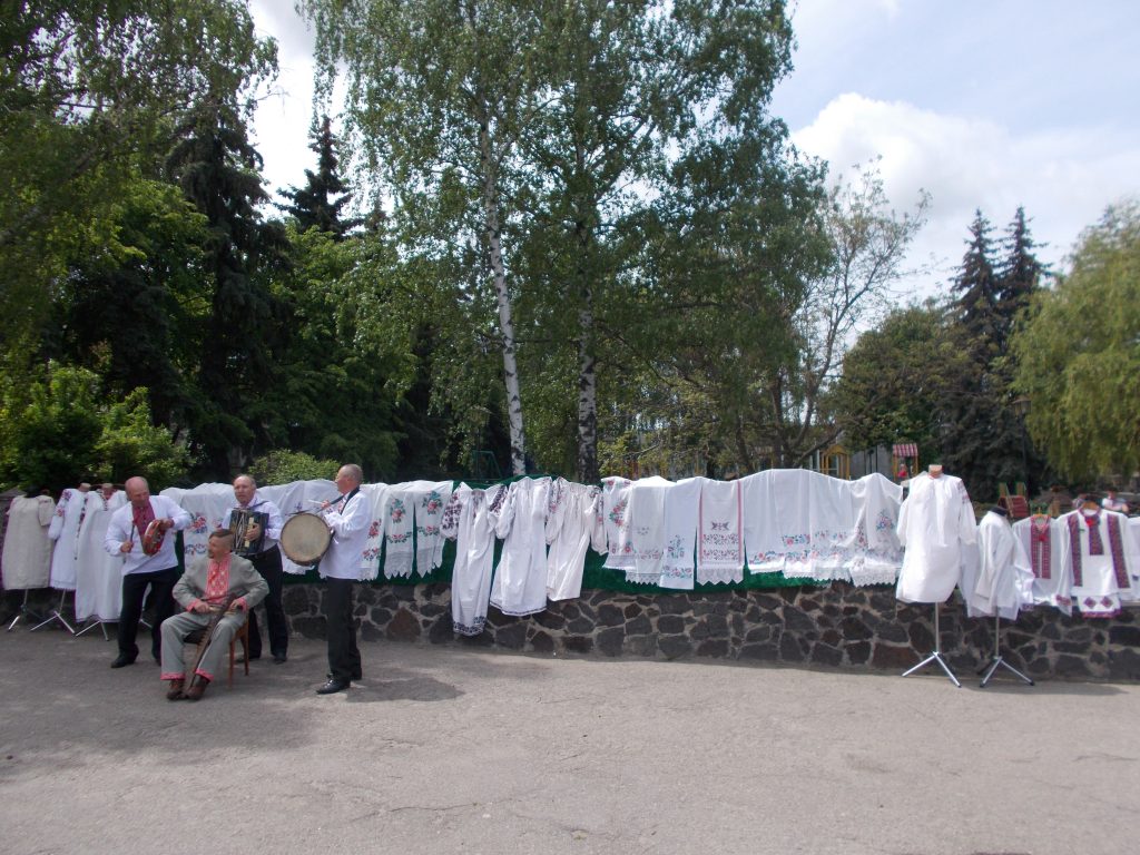 На Лисянщині показали старовинні і сучасні вишиванки
