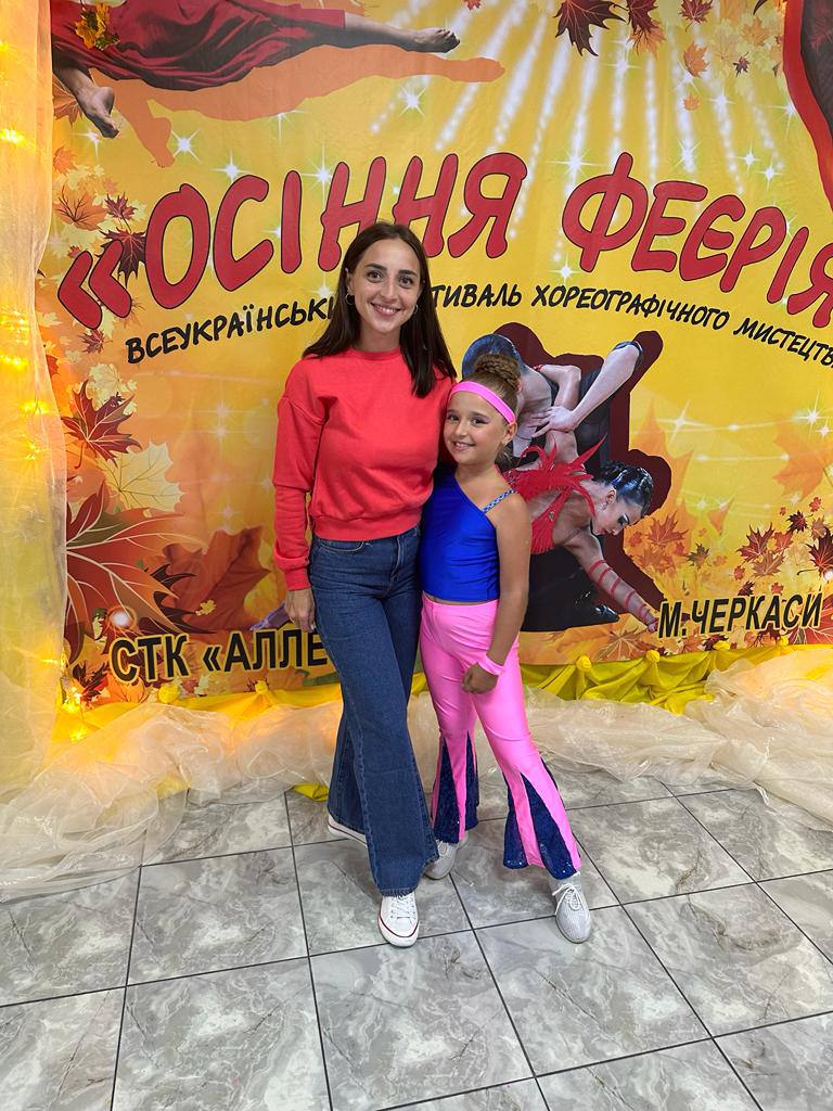 Маленька дівчинка гола Досить юна дівчинка з Тального втілює багато захоплень та розвиває свій потенціал - Вісті Черкащини